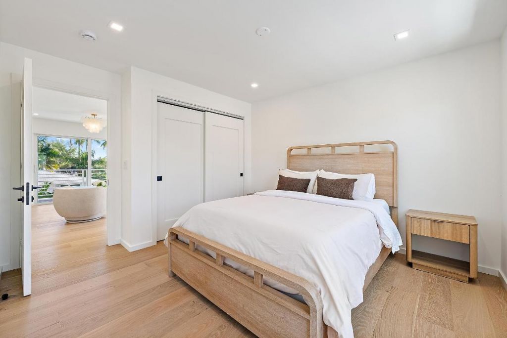 107 Sandal Lane, Unit 1, Palm Beach Shores, FL 33404 Photo