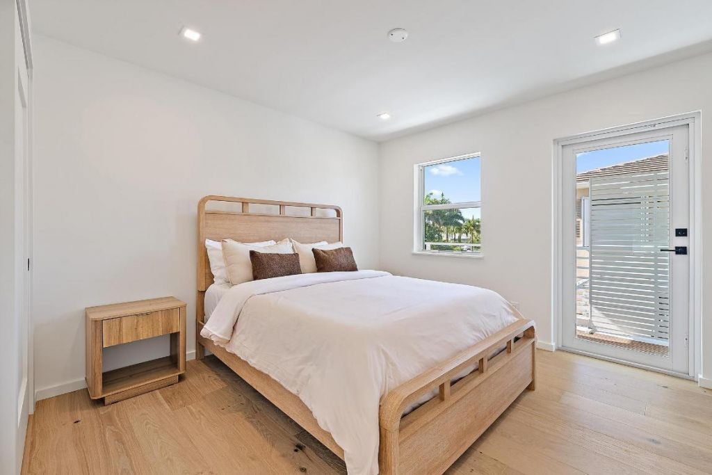 107 Sandal Lane, Unit 1, Palm Beach Shores, FL 33404 Photo