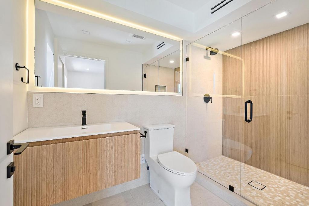 107 Sandal Lane, Unit 1, Palm Beach Shores, FL 33404 Photo