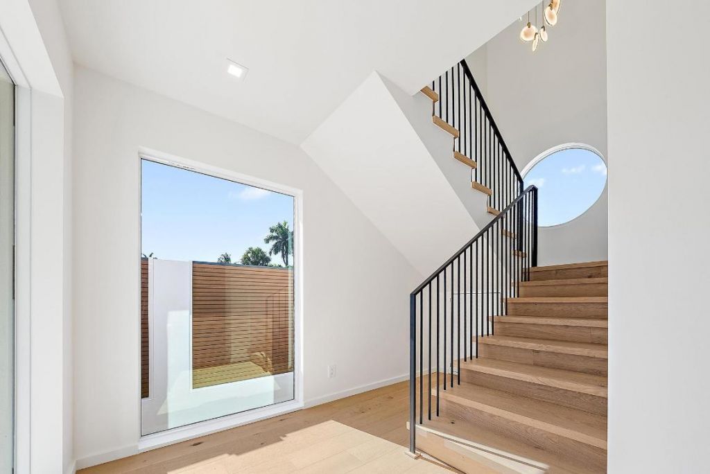 107 Sandal Lane, Unit 1, Palm Beach Shores, FL 33404 Photo