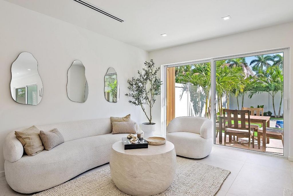 107 Sandal Lane, Unit 1, Palm Beach Shores, FL 33404 Photo