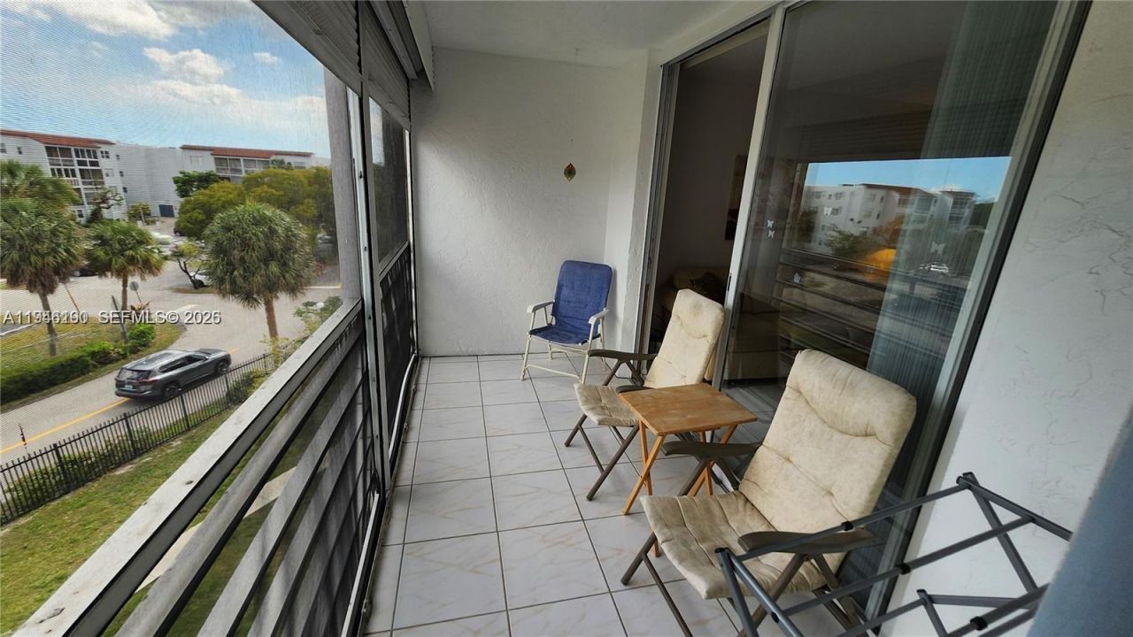 2821 Somerset Dr , Unit 400, Lauderdale Lakes, FL 33311 Photo