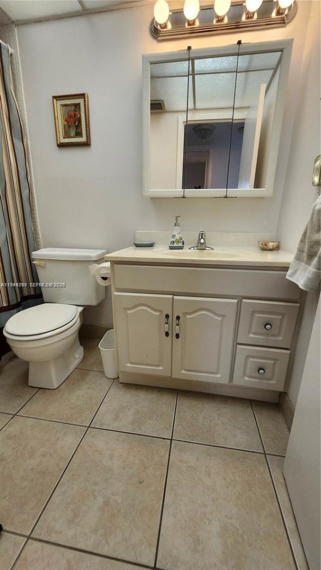 2821 Somerset Dr , Unit 400, Lauderdale Lakes, FL 33311 Photo