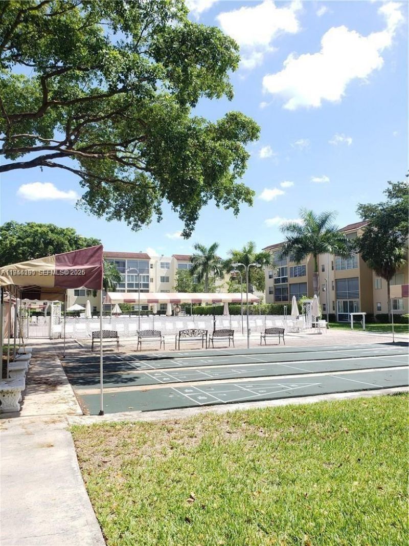 2821 Somerset Dr , Unit 400, Lauderdale Lakes, FL 33311 Photo