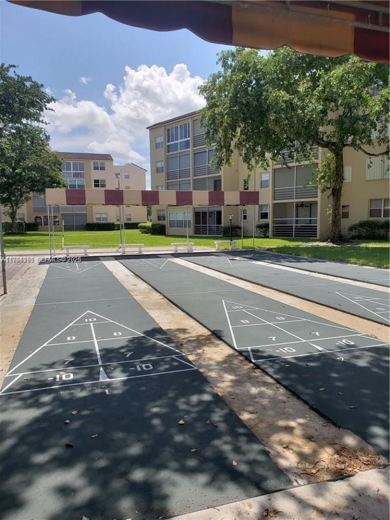 2821 Somerset Dr , Unit 400, Lauderdale Lakes, FL 33311 Photo