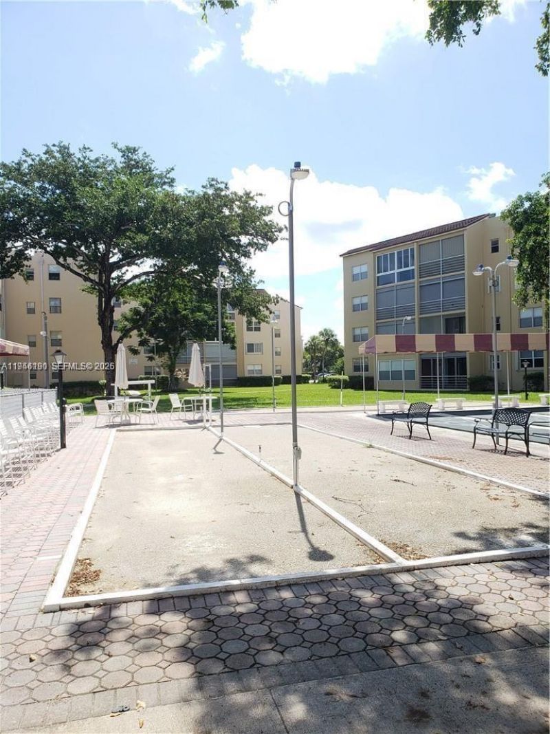 2821 Somerset Dr , Unit 400, Lauderdale Lakes, FL 33311 Photo