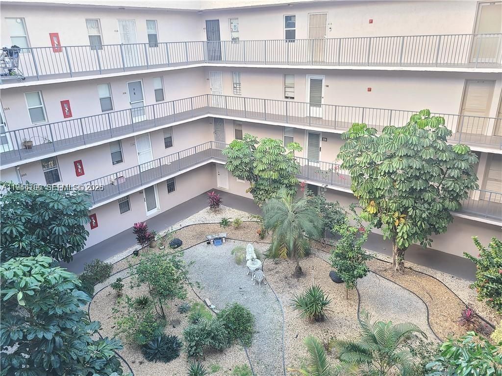 2821 Somerset Dr , Unit 400, Lauderdale Lakes, FL 33311 Photo