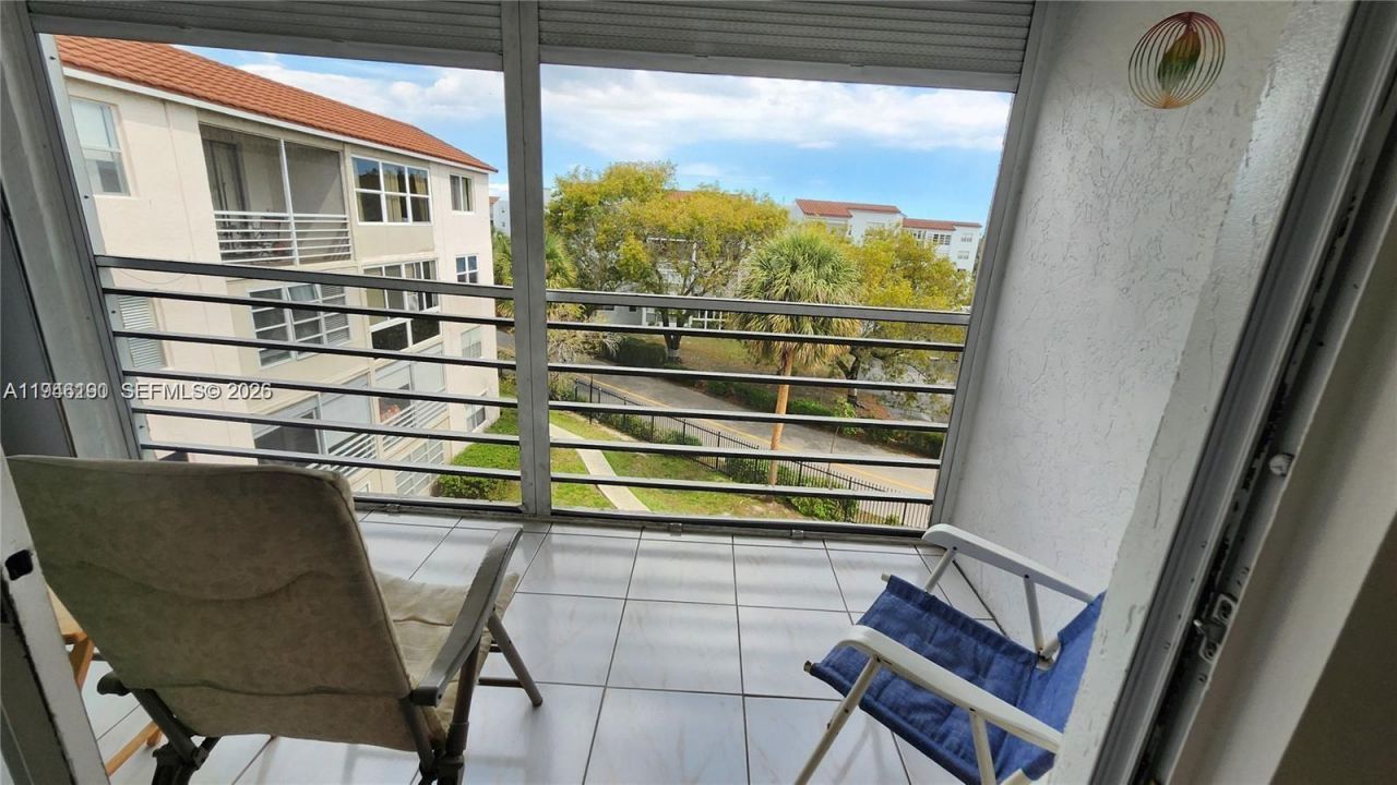 2821 Somerset Dr , Unit 400, Lauderdale Lakes, FL 33311 Photo