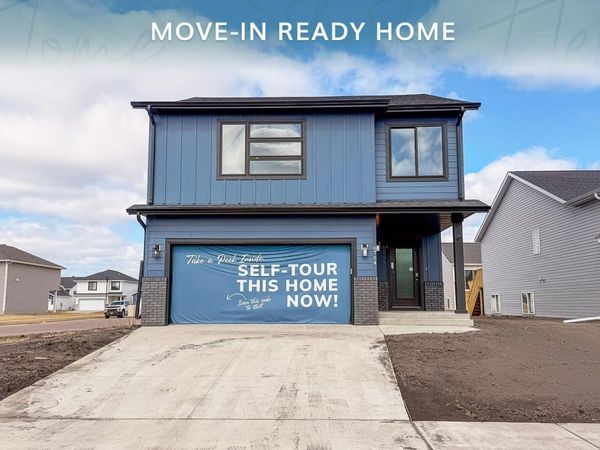 6704 Meadow View Drive S, Fargo, ND 58104
