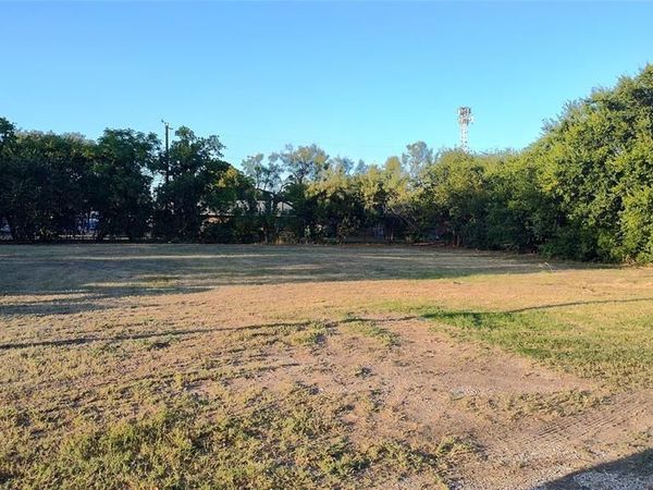 200 E Willis Street , Winters, TX 79567