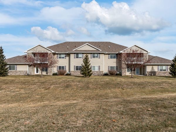 210 E Franklin Street, Unit 101, Eldridge, IA 52748