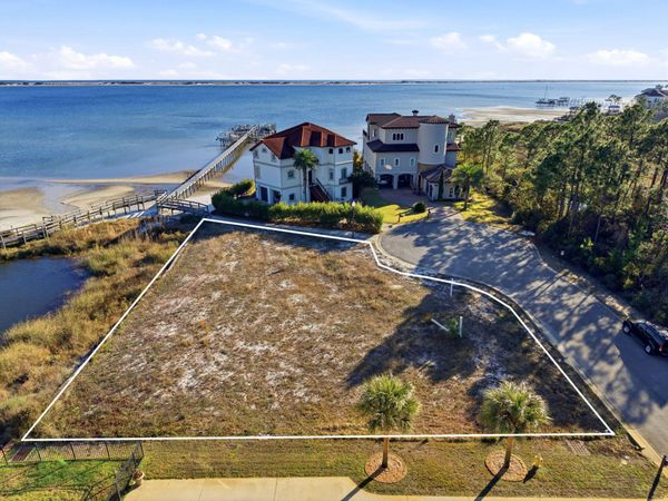 9375 Palmetto Ridge Court, Navarre, FL 32566