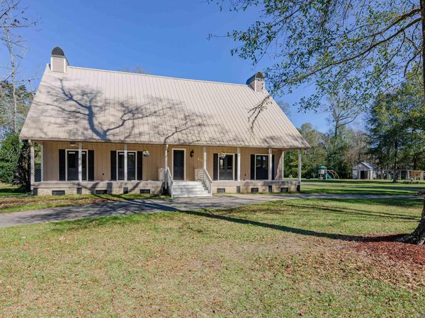 8103 Belle Helene Dr, Denham Springs, LA 70726