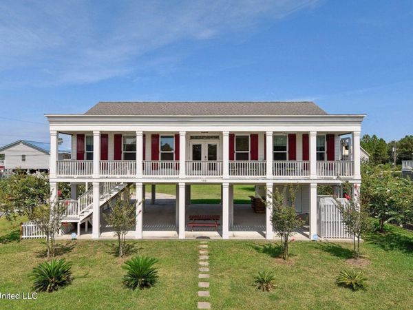 500 Fell Street, Waveland, MS 39576