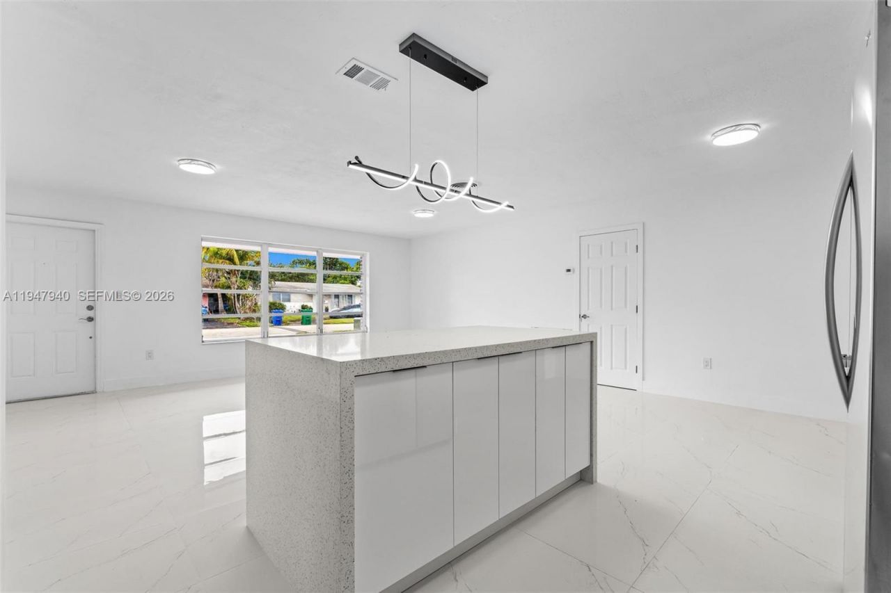 2701 Nassau Dr , Miramar, FL 33023 Photo