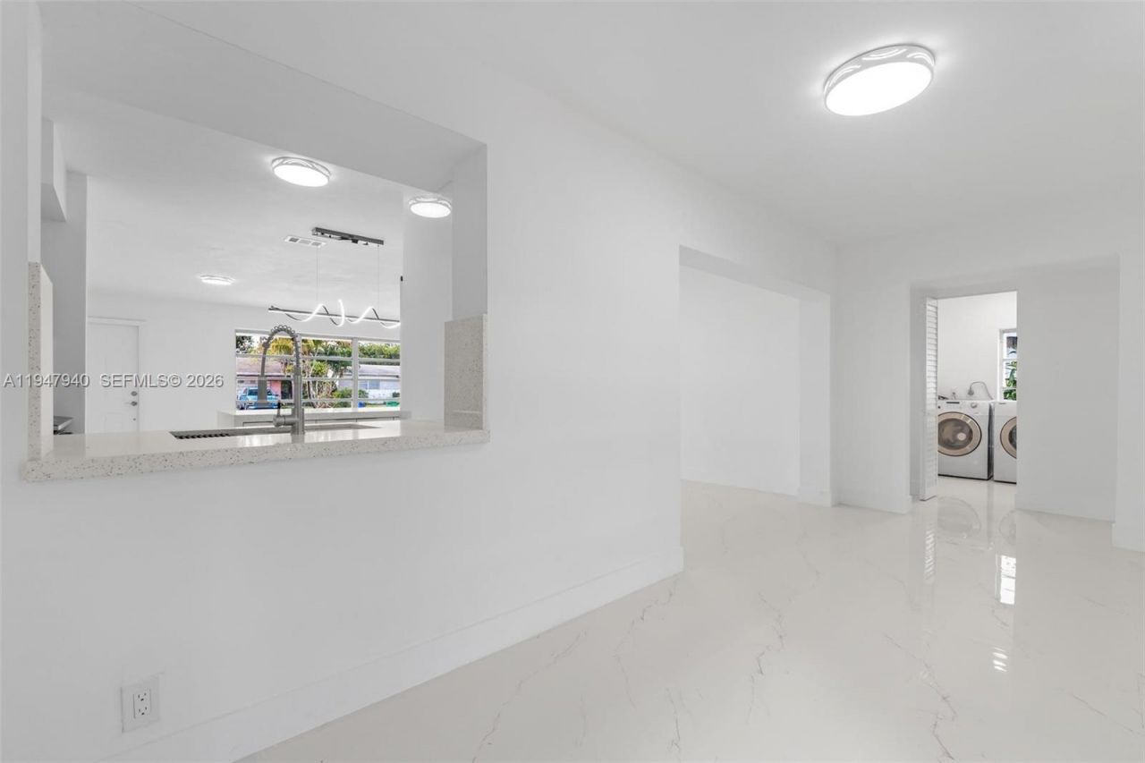 2701 Nassau Dr , Miramar, FL 33023 Photo