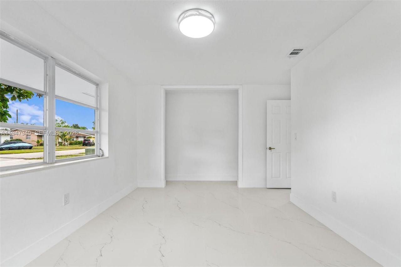 2701 Nassau Dr , Miramar, FL 33023 Photo