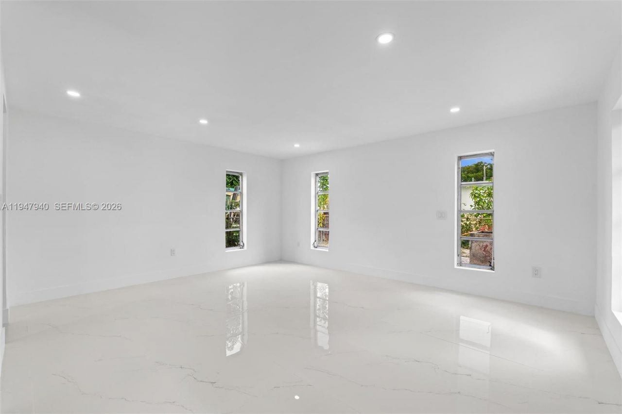 2701 Nassau Dr , Miramar, FL 33023 Photo