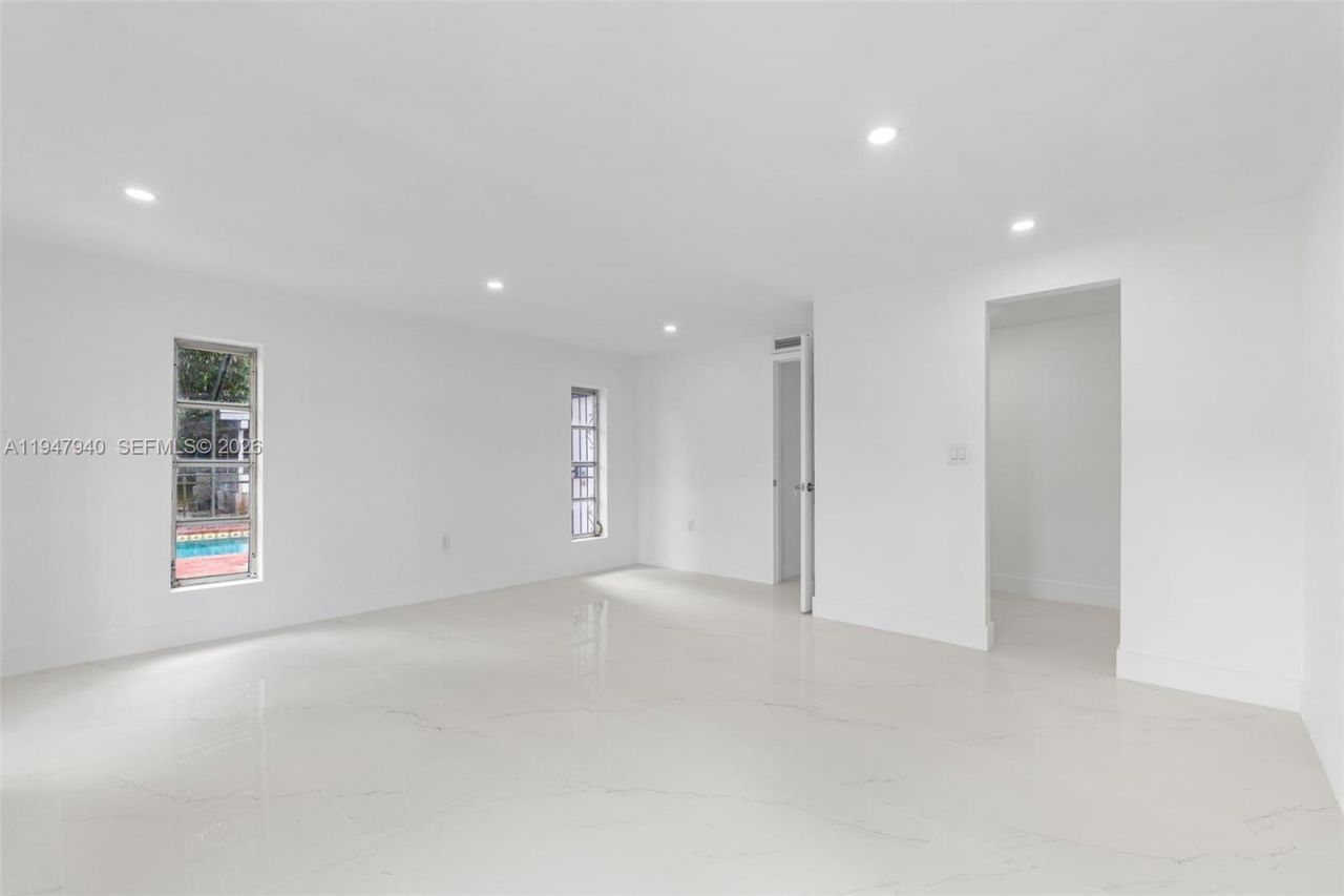 2701 Nassau Dr , Miramar, FL 33023 Photo