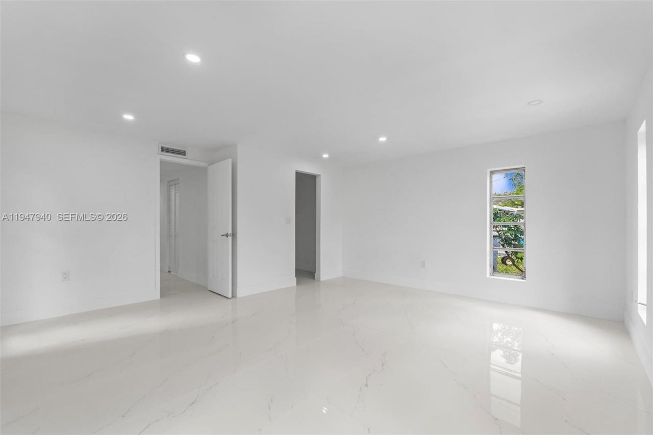 2701 Nassau Dr , Miramar, FL 33023 Photo