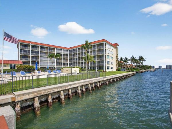 105 Paradise Harbour Boulevard, Unit 506, North Palm Beach, FL 33408