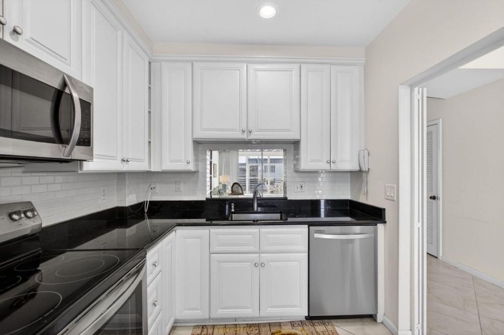 105 Paradise Harbour Boulevard, Unit 506, North Palm Beach, FL 33408 Photo