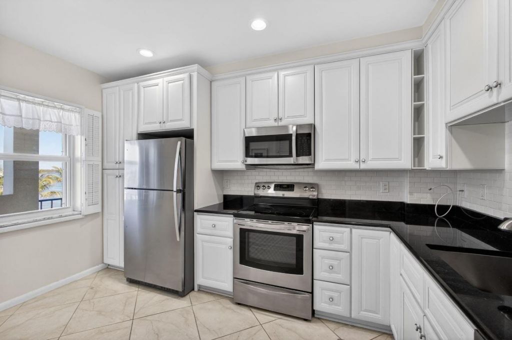 105 Paradise Harbour Boulevard, Unit 506, North Palm Beach, FL 33408 Photo