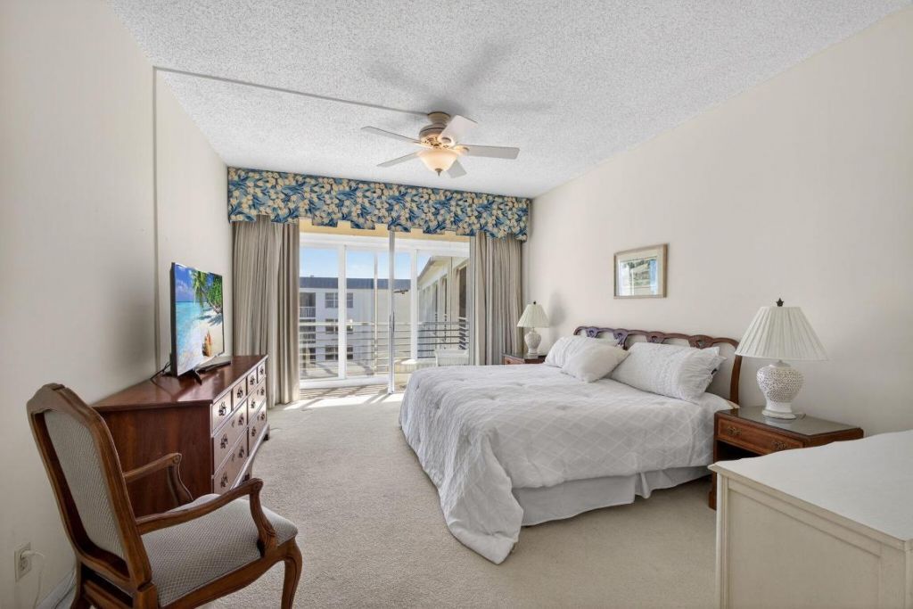105 Paradise Harbour Boulevard, Unit 506, North Palm Beach, FL 33408 Photo