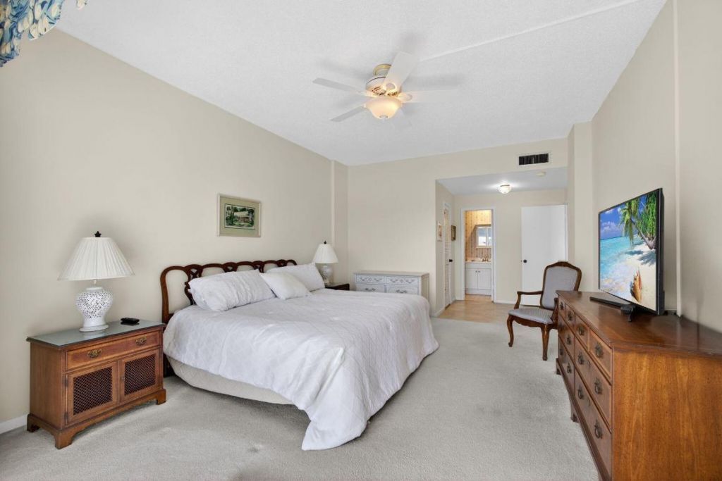 105 Paradise Harbour Boulevard, Unit 506, North Palm Beach, FL 33408 Photo