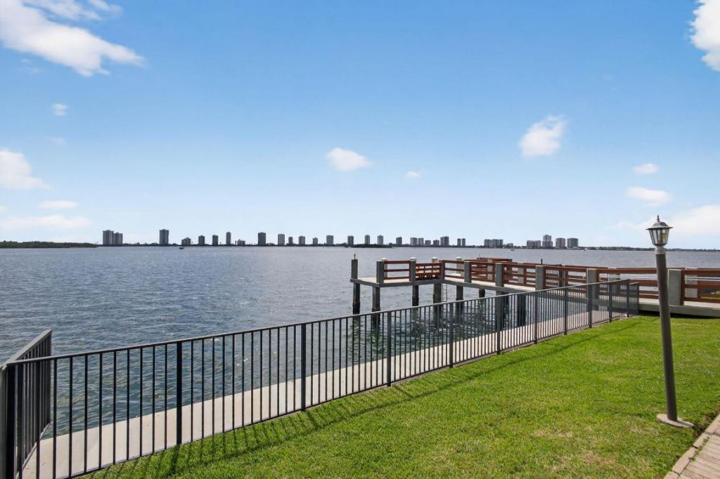 105 Paradise Harbour Boulevard, Unit 506, North Palm Beach, FL 33408 Photo