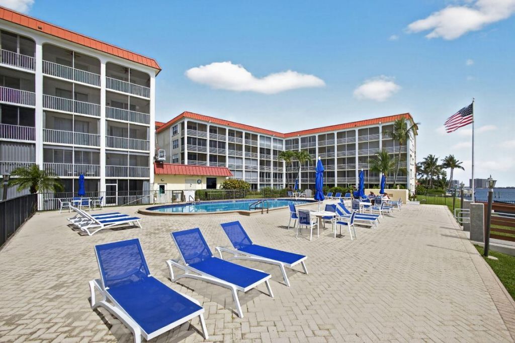 105 Paradise Harbour Boulevard, Unit 506, North Palm Beach, FL 33408 Photo