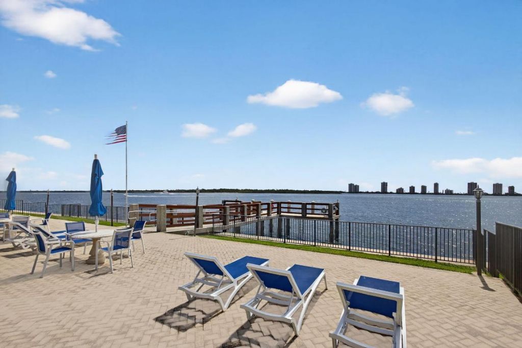 105 Paradise Harbour Boulevard, Unit 506, North Palm Beach, FL 33408 Photo