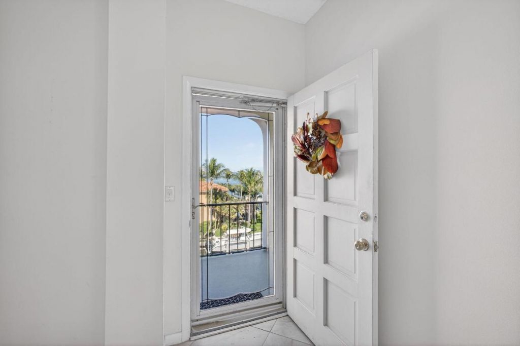 105 Paradise Harbour Boulevard, Unit 506, North Palm Beach, FL 33408 Photo
