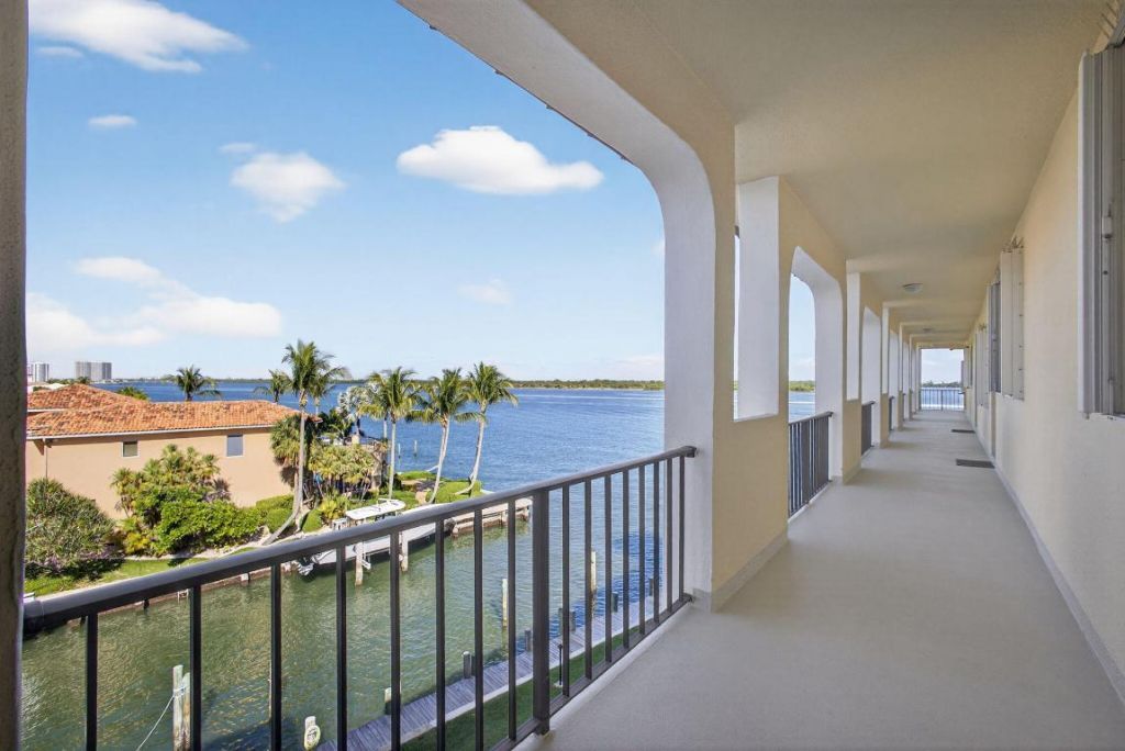 105 Paradise Harbour Boulevard, Unit 506, North Palm Beach, FL 33408 Photo