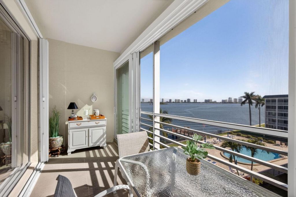 105 Paradise Harbour Boulevard, Unit 506, North Palm Beach, FL 33408 Photo