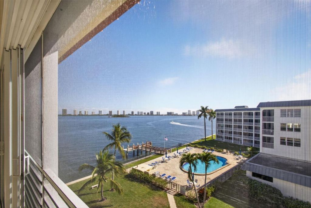 105 Paradise Harbour Boulevard, Unit 506, North Palm Beach, FL 33408 Photo