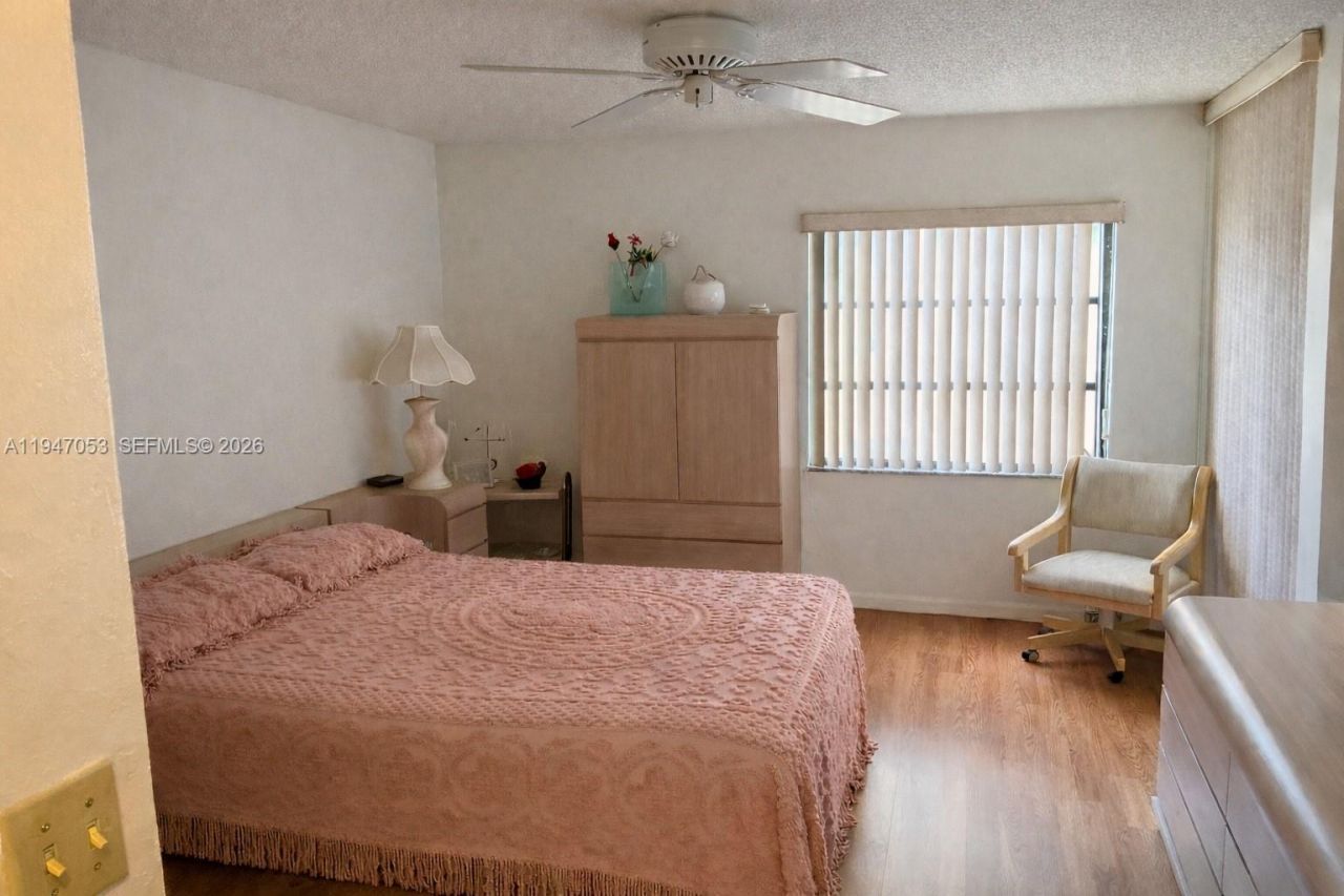 20851 San Simeon Way, Unit 202, Miami, FL 33179 Photo