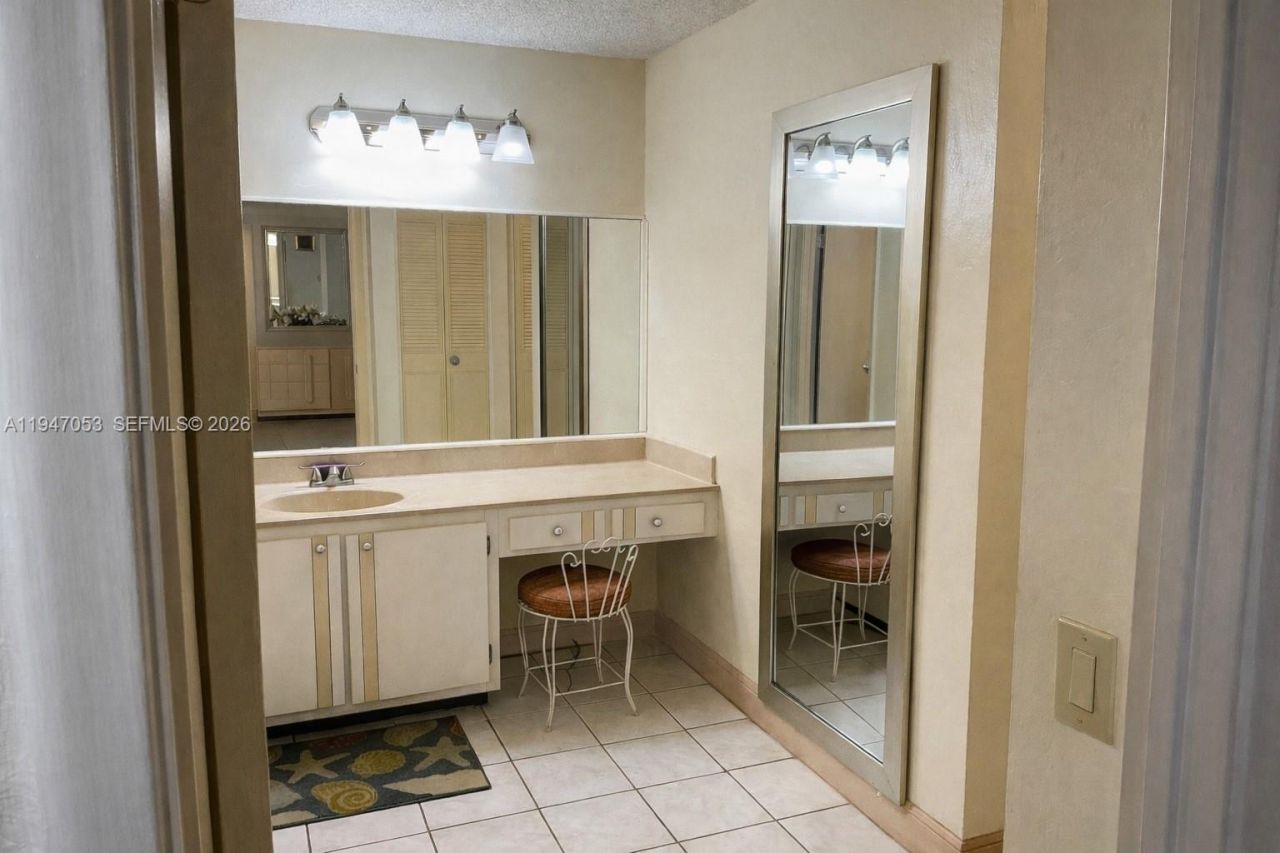 20851 San Simeon Way, Unit 202, Miami, FL 33179 Photo
