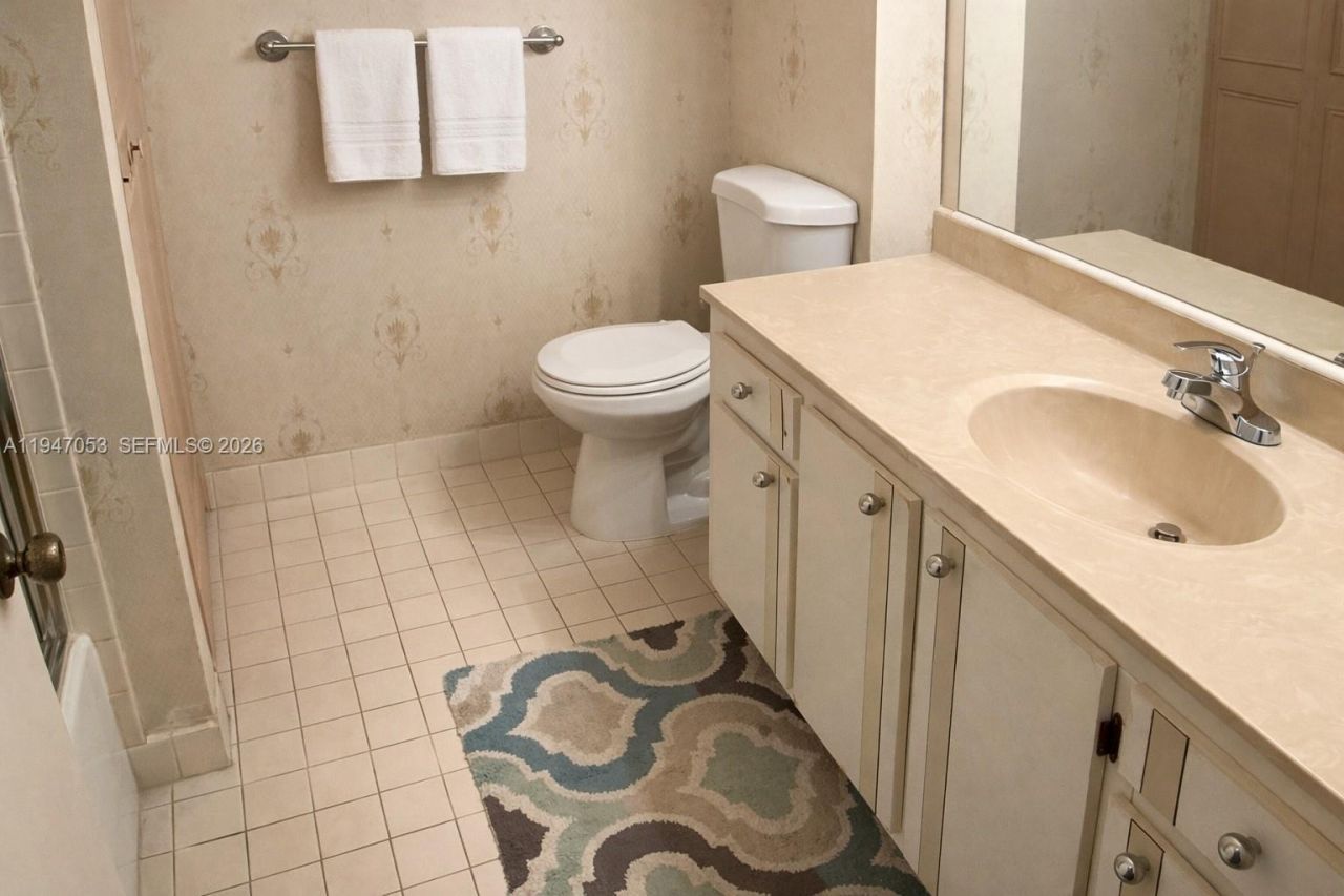 20851 San Simeon Way, Unit 202, Miami, FL 33179 Photo