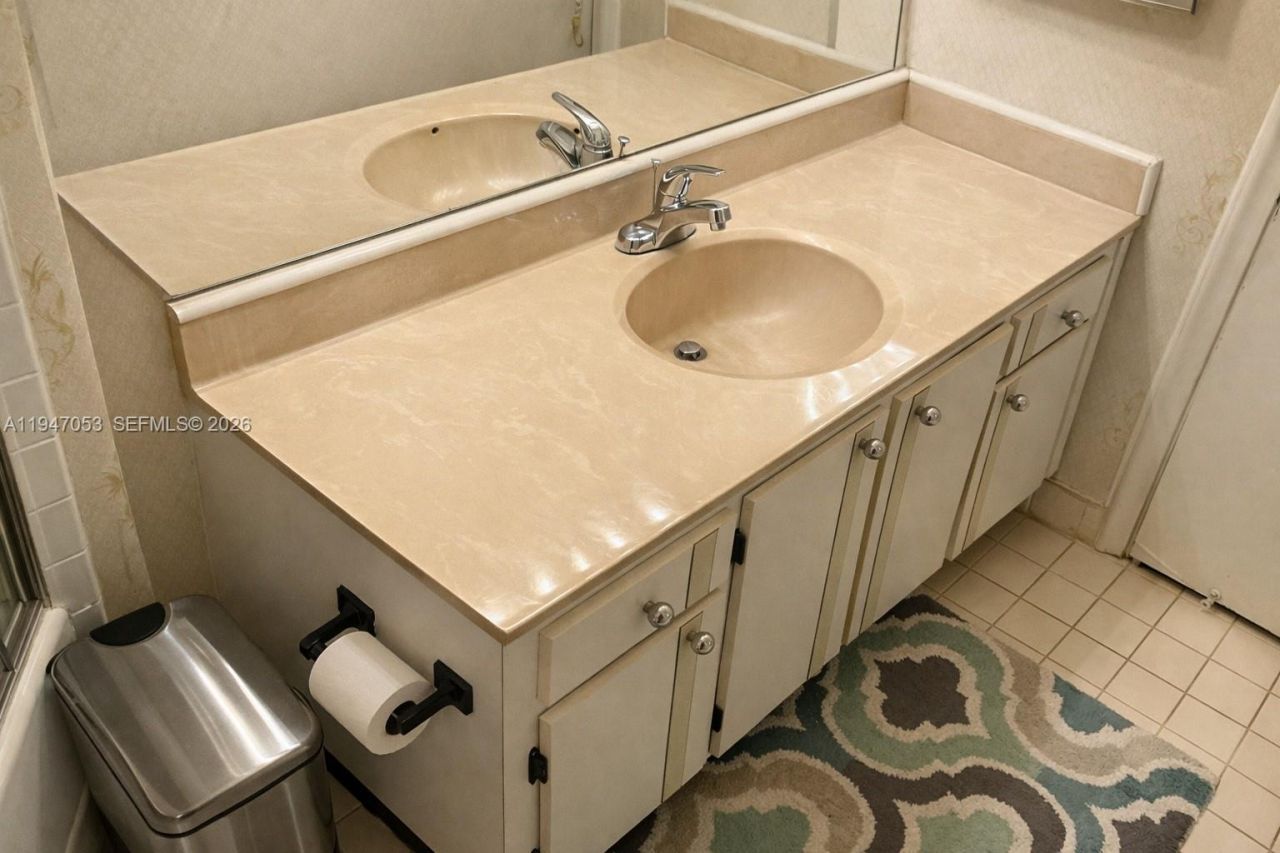 20851 San Simeon Way, Unit 202, Miami, FL 33179 Photo