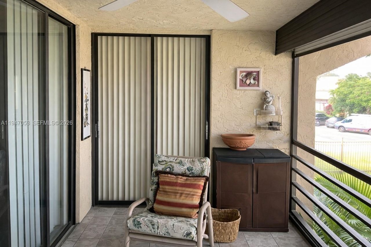 20851 San Simeon Way, Unit 202, Miami, FL 33179 Photo