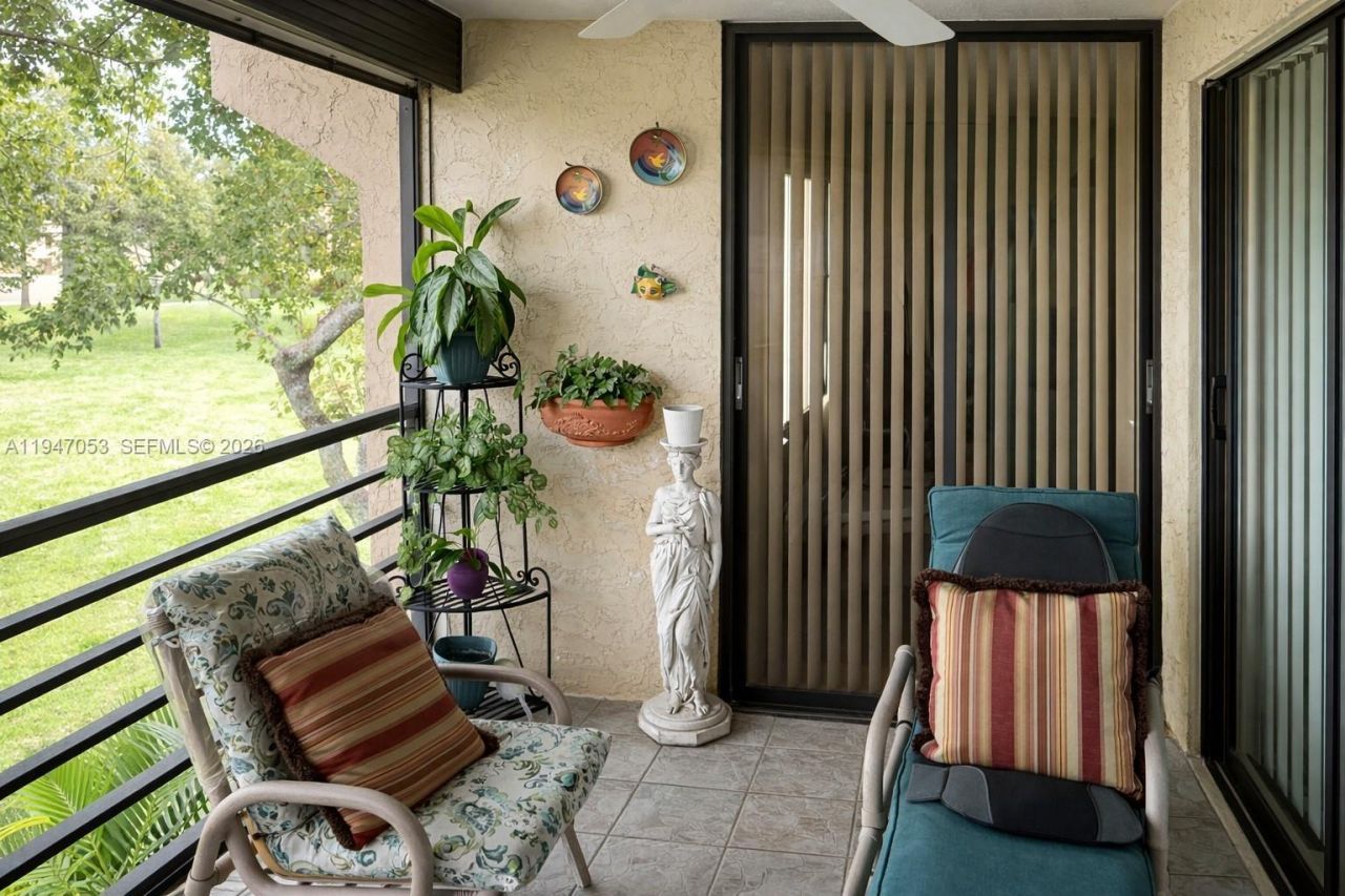 20851 San Simeon Way, Unit 202, Miami, FL 33179 Photo