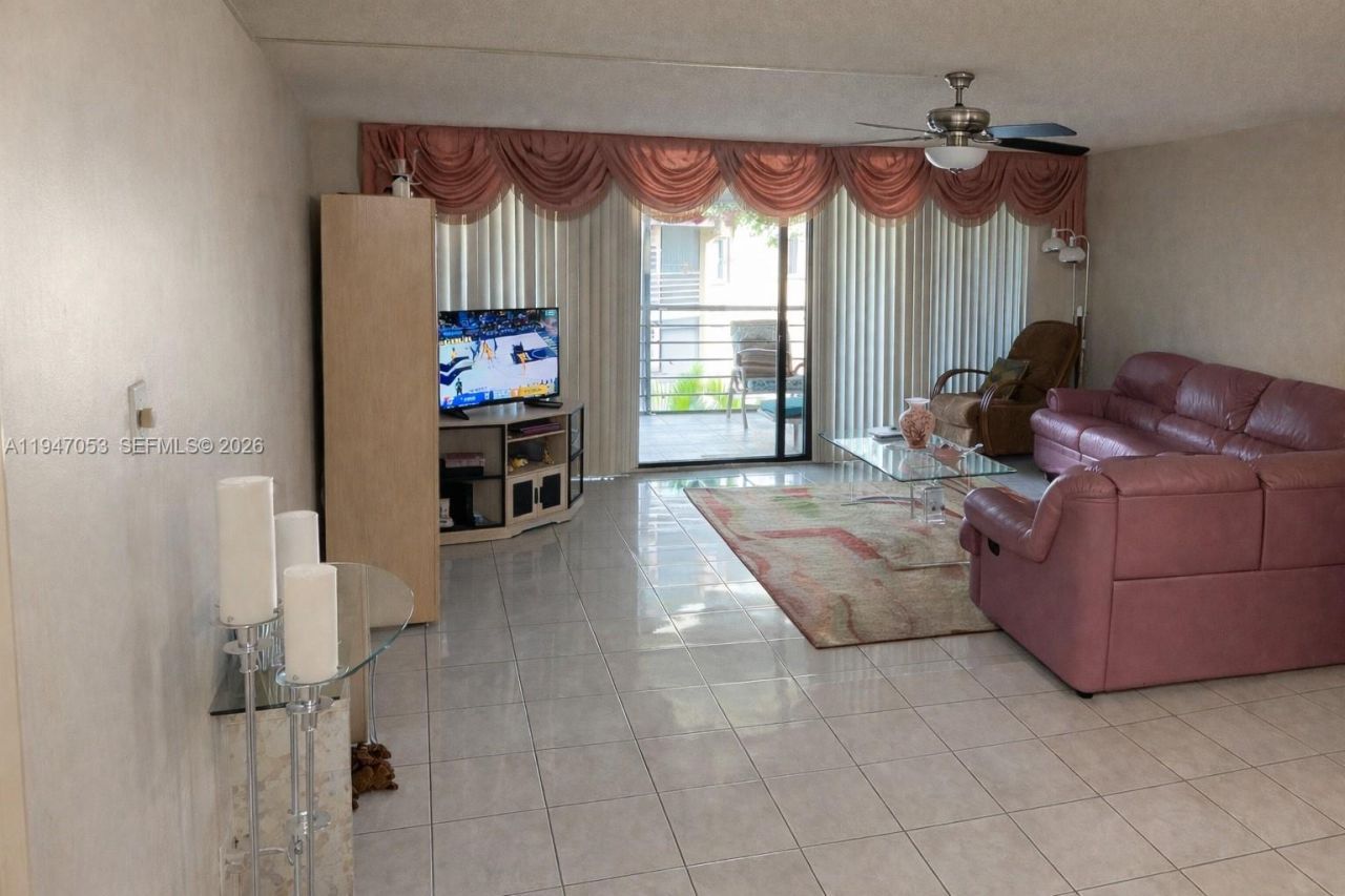 20851 San Simeon Way, Unit 202, Miami, FL 33179 Photo