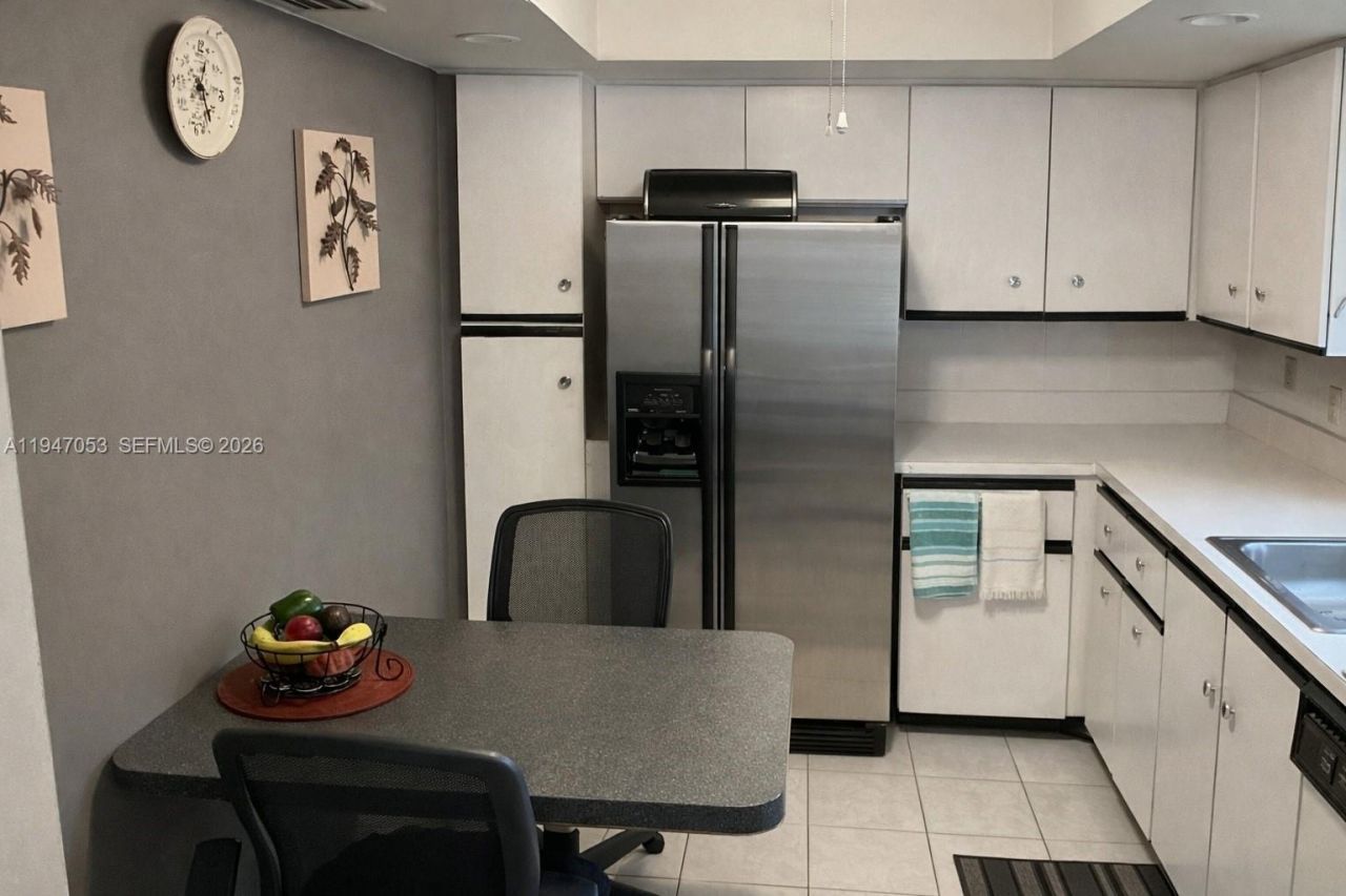 20851 San Simeon Way, Unit 202, Miami, FL 33179 Photo