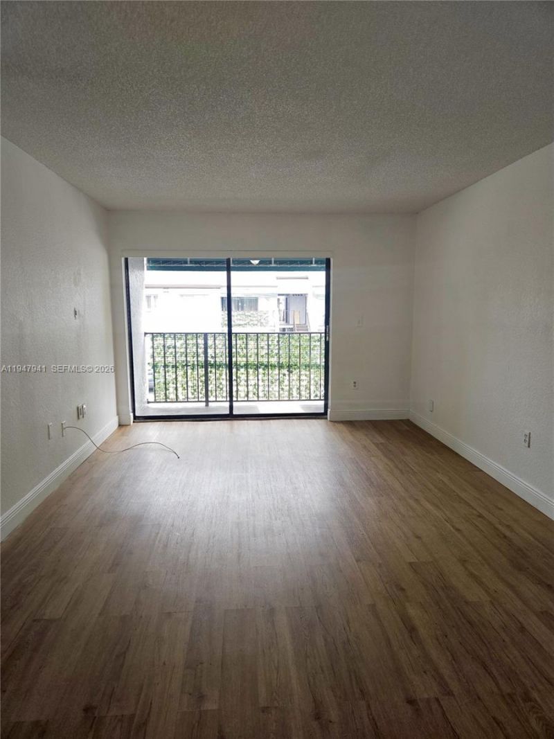 7423 SW 152nd Ave, Unit 10-203, Miami, FL 33193 Photo