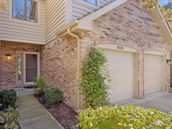 8539 Thistlewood Court, Darien, IL 60561