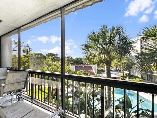 2550 Presidential Way, Unit 301, West Palm Beach, FL 33401