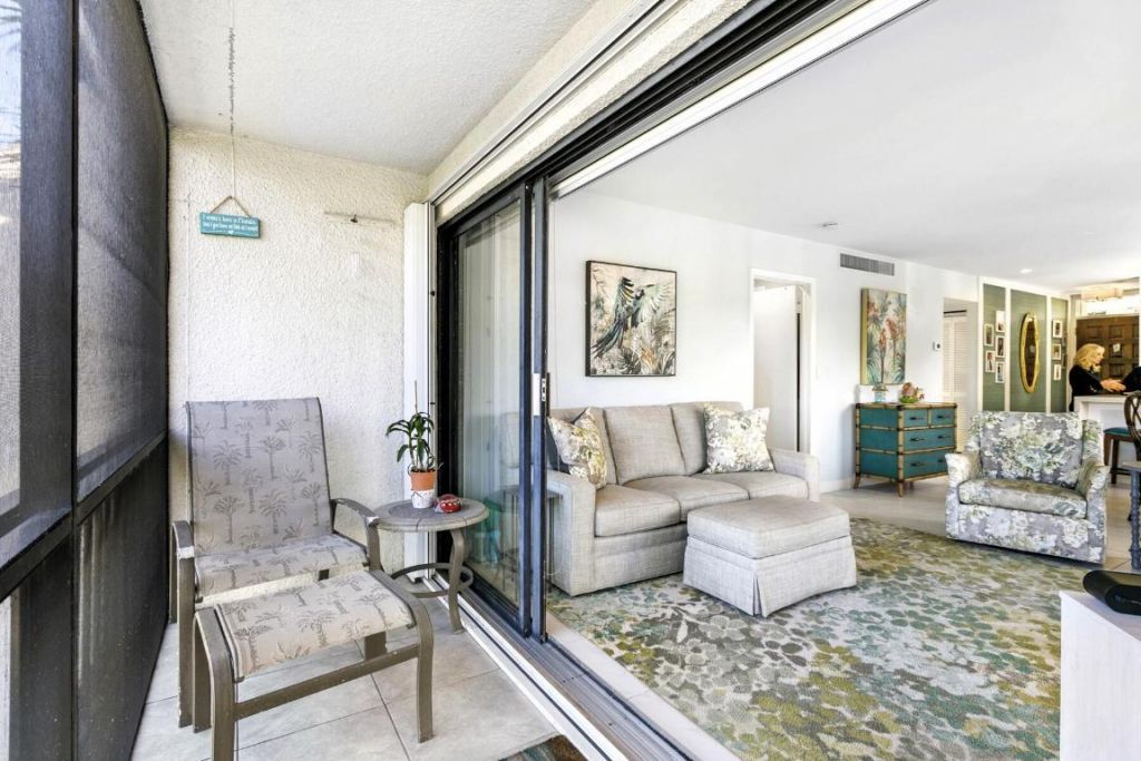 2550 Presidential Way, Unit 301, West Palm Beach, FL 33401 Photo