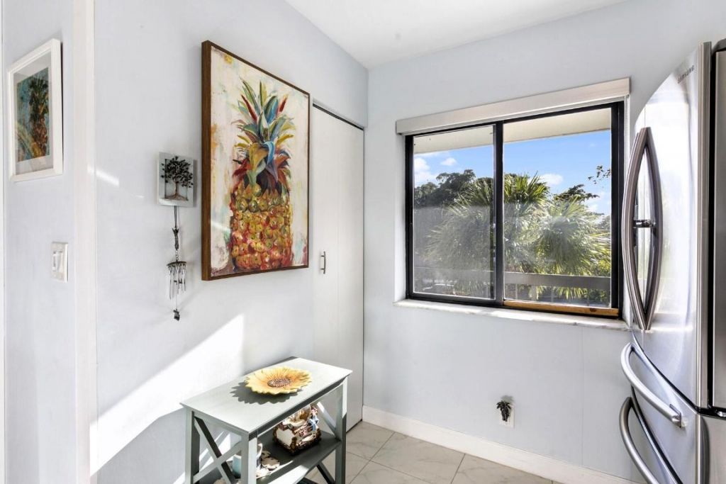 2550 Presidential Way, Unit 301, West Palm Beach, FL 33401 Photo