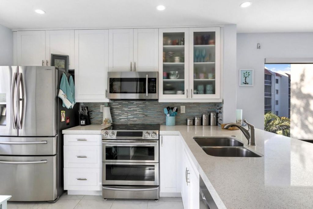 2550 Presidential Way, Unit 301, West Palm Beach, FL 33401 Photo